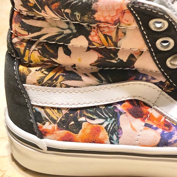 🌟🌟SOLD🌟🌟Vans Off The Wall High Top Sneaker 👟 - Picture 4 of 6